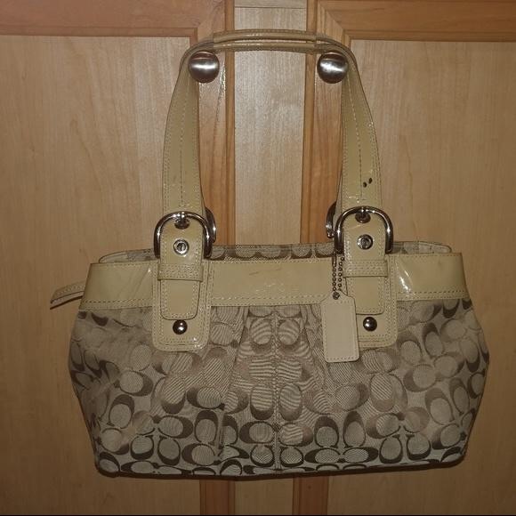 Coach Handbags - Vintage Coach Signature C Bag
